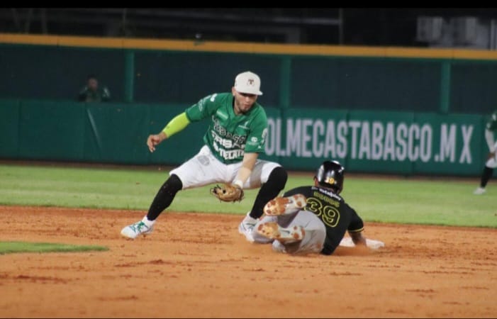 Pericos de Puebla, con la mesa servida ante Rieleros