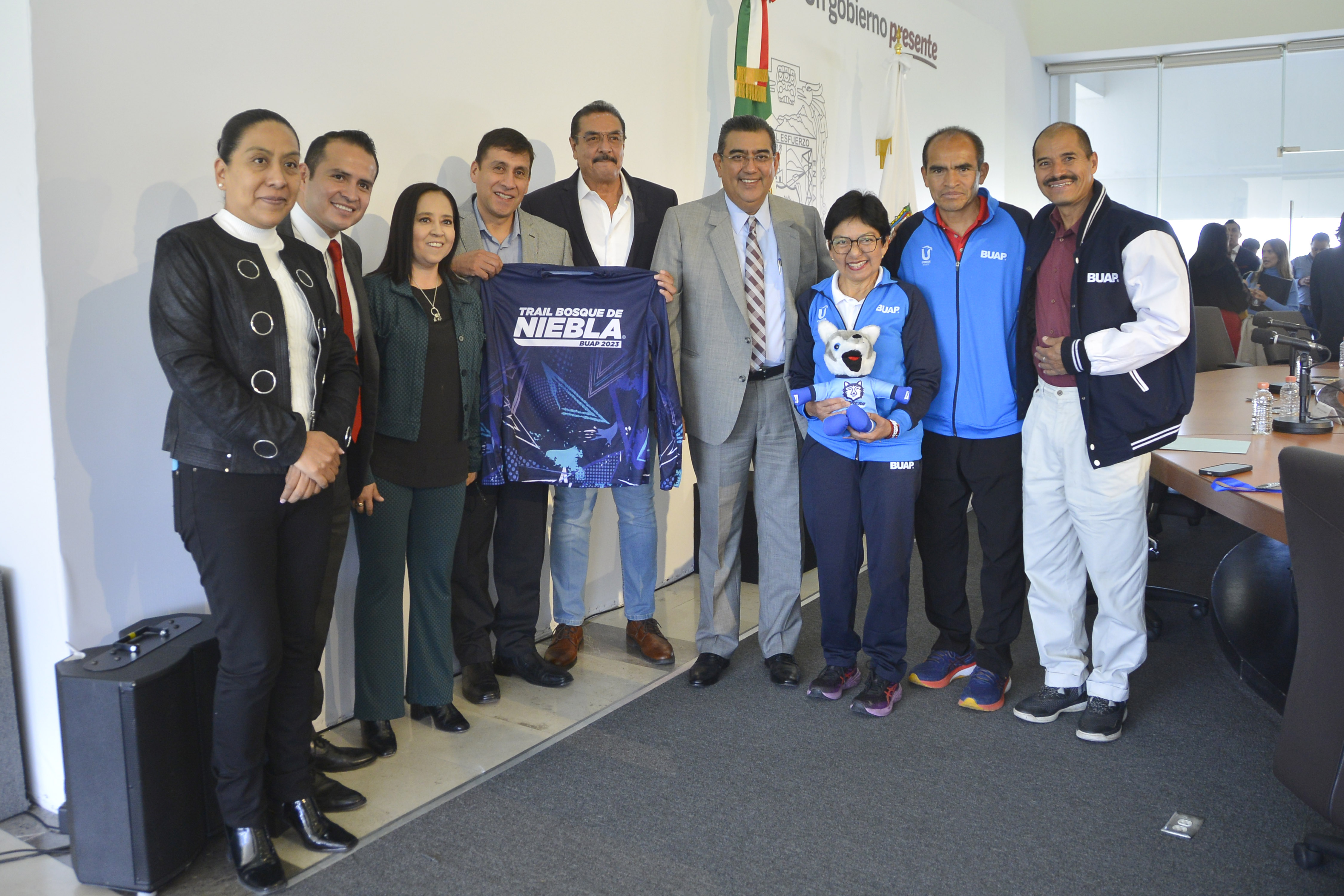 Presentan Trail de Niebla y Carrera Universitaria BUAP