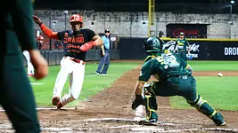 Breto deja ir el triunfo de Pericos en Durango