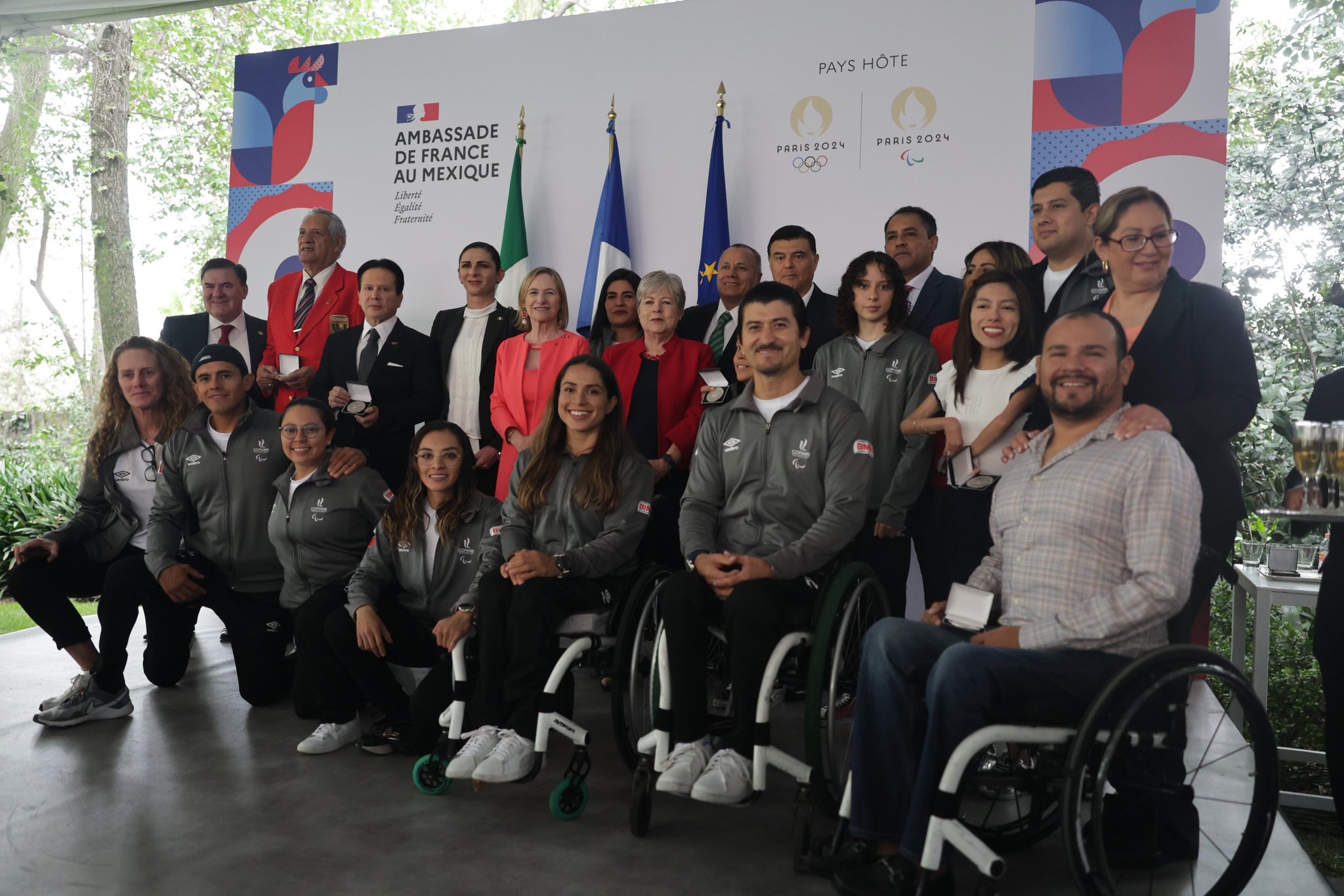 Embajada de Francia reconoce a medallistas olímpicos mexicanos