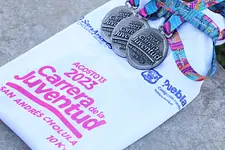 Listas la playera y medalla para Carrera de la Juventud 2023