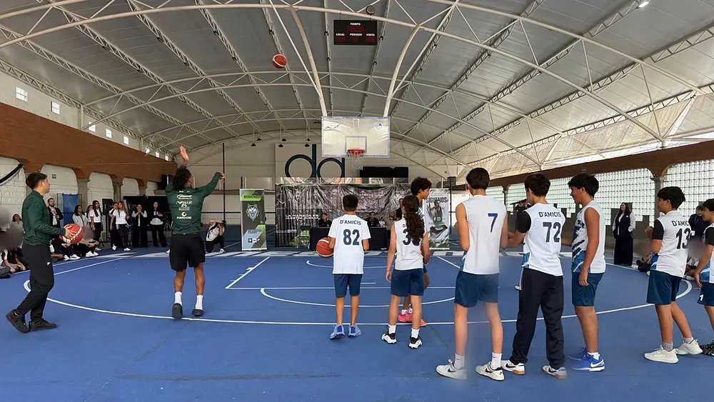 Lobos Puebla llevó el basquetbol al Instituto D’amicis