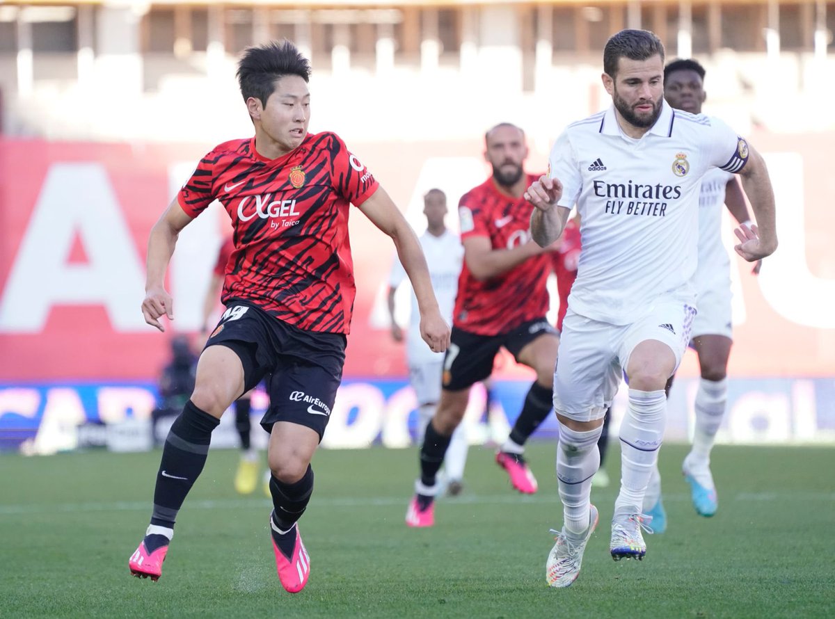 “Vasco” Aguirre derrota al Madrid y empuja al Barcelona