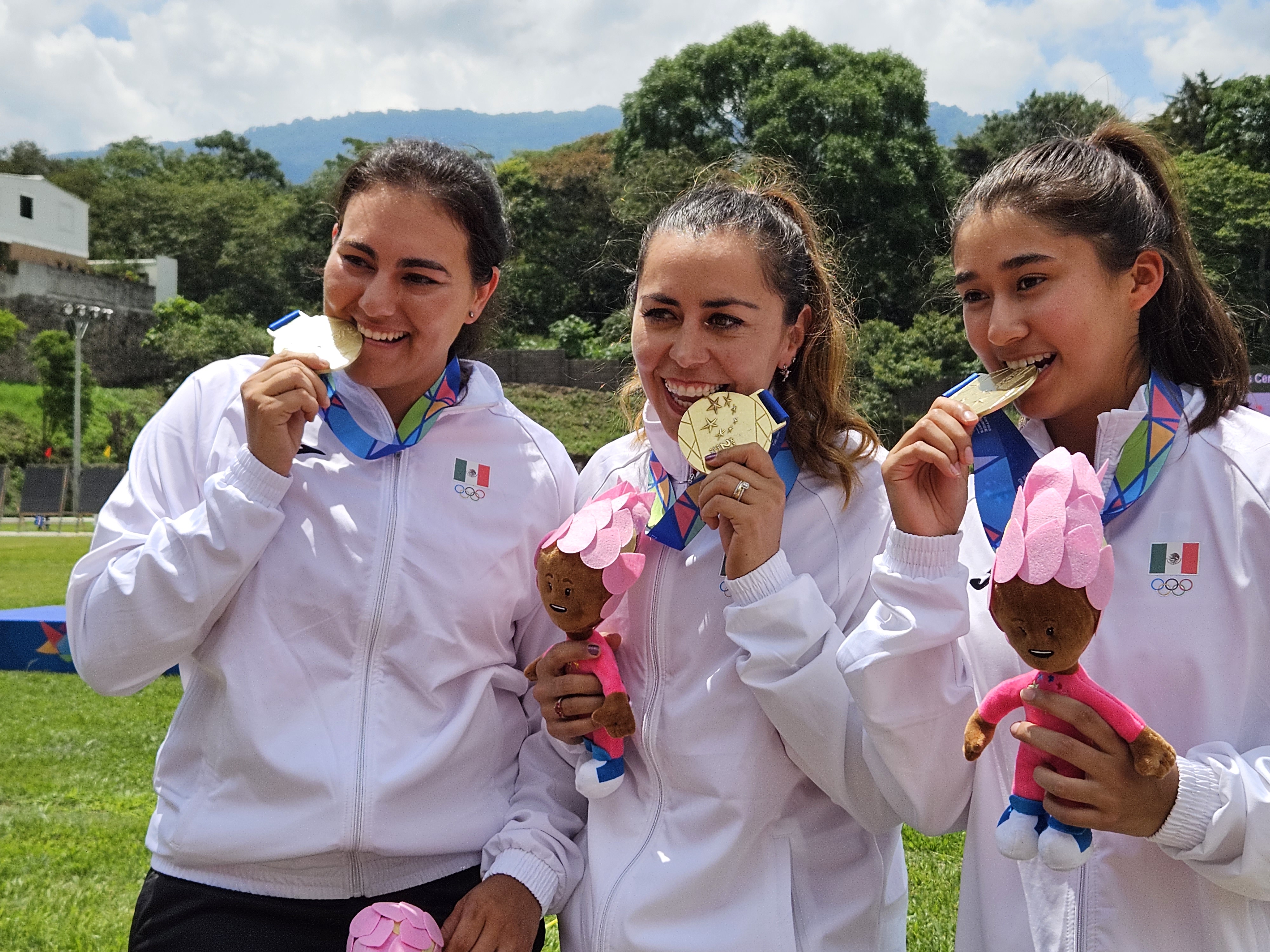 Gana tiro con arco femenil presea dorada en San Salvador 2023