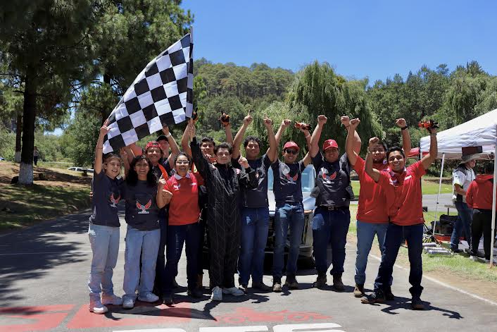 Escudería UPAEP celebra triunfo y quiere más victorias en Electratón