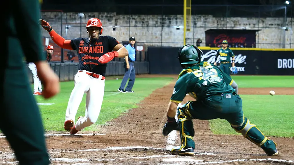 Breto deja ir el triunfo de Pericos en Durango