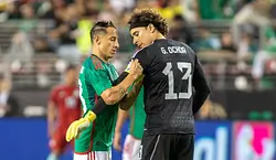Ochoa y Guardado igualan récord mundialista del Tri