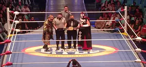 Dos luchas de campeonato retumban en la Arena Puebla