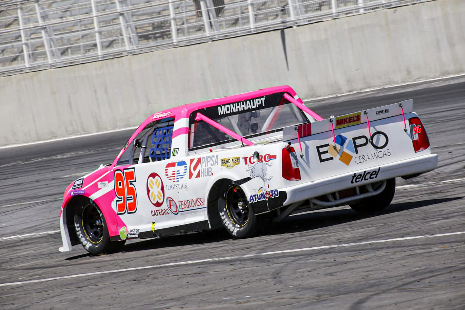 Alexandra Mohnhaupt se acerca al Top 10 de Trucks México Series