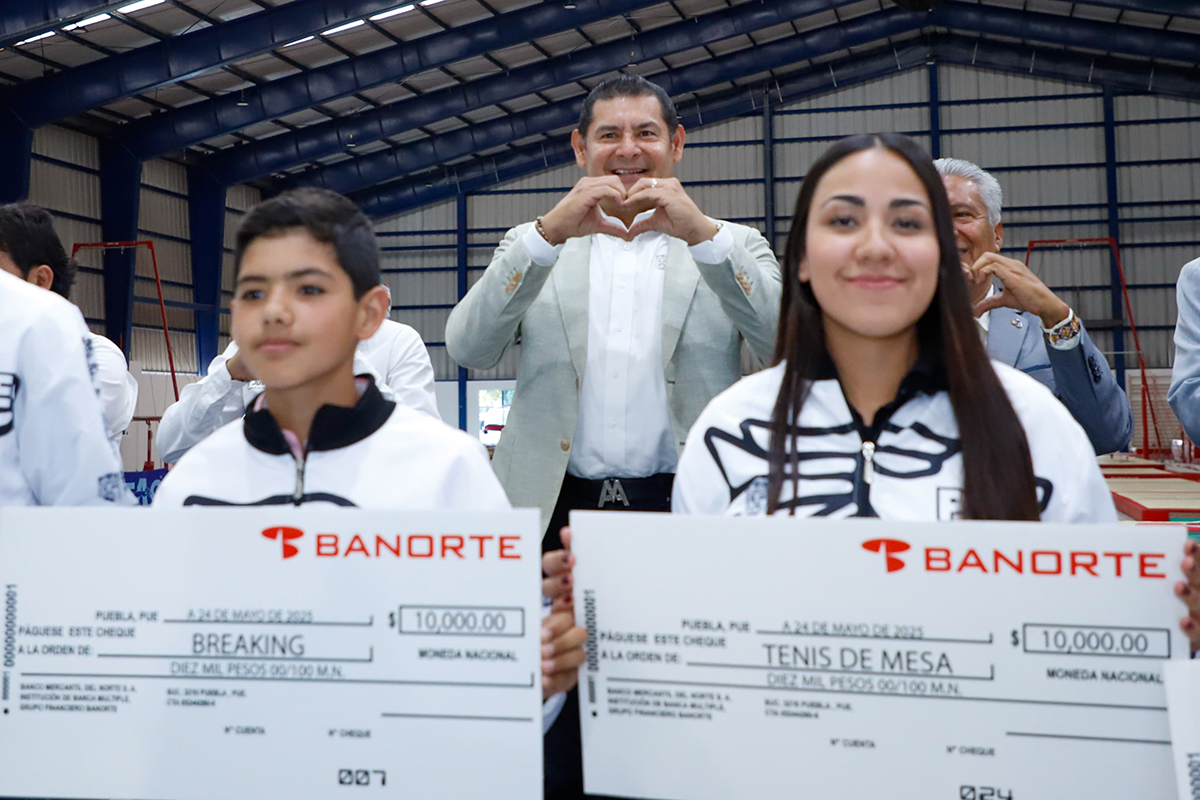 Gobierno estatal otorga estímulos económicos a atletas
