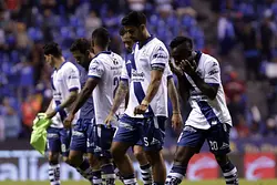 Retención de sueldos es una práctica ilegal del Club Puebla, según especialistas