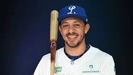 Reconocen a Cristhian Adames en República Dominicana