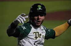 Danny Ortíz se coloca en el Top 3 más jonrones con los Pericos de Puebla