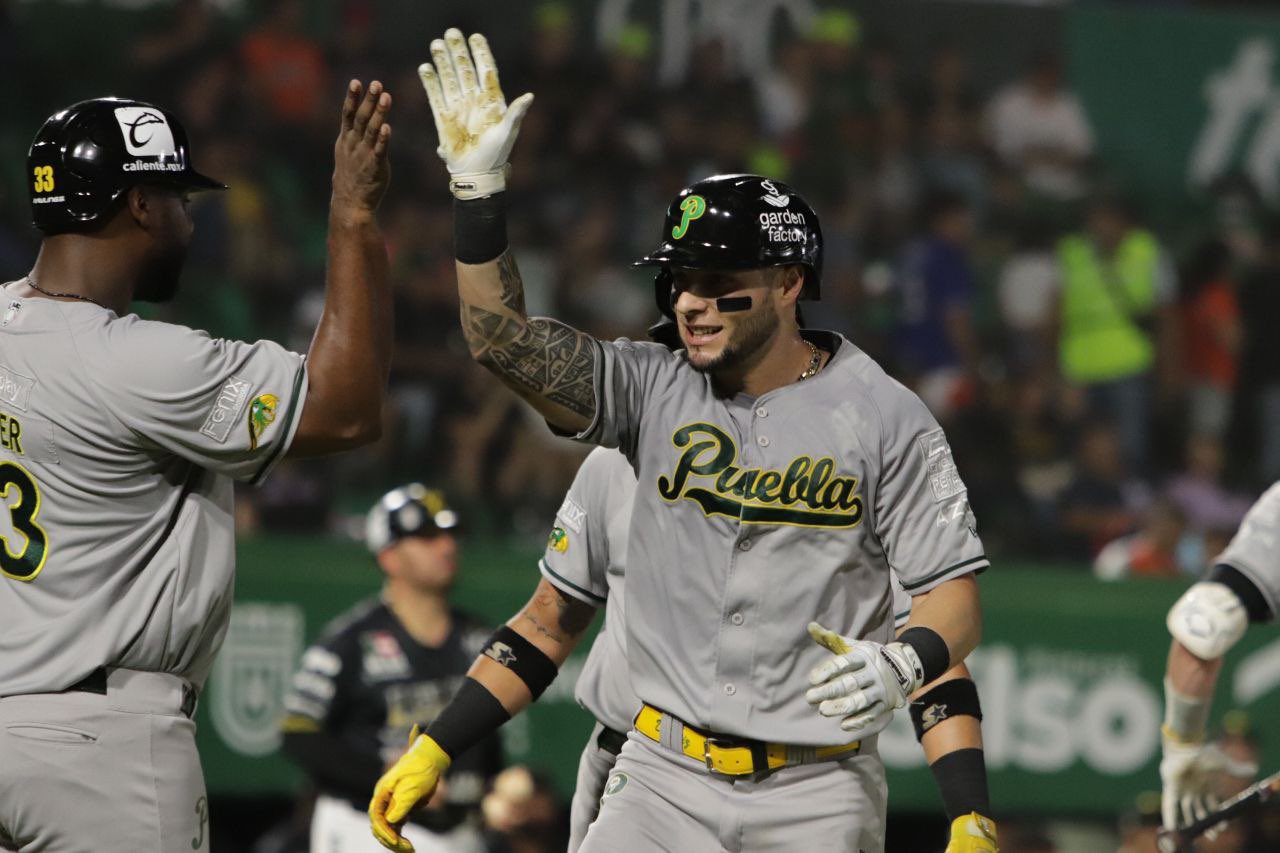 Pericos de Puebla pone una pata en la Serie del Rey