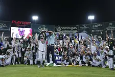 Arranca Pericos de Puebla entrega de playeras de campeón