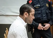 Dani Alves recibe sentencia de 4 años y medio por agresión sexual