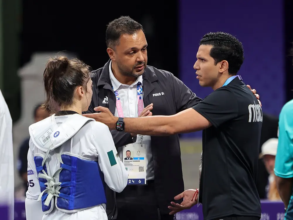 Pegan duro a taekwondo tricolor en París