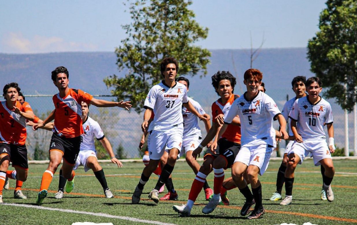 Agridulce jornada para universidades poblanas en fútbol de CONADEIP