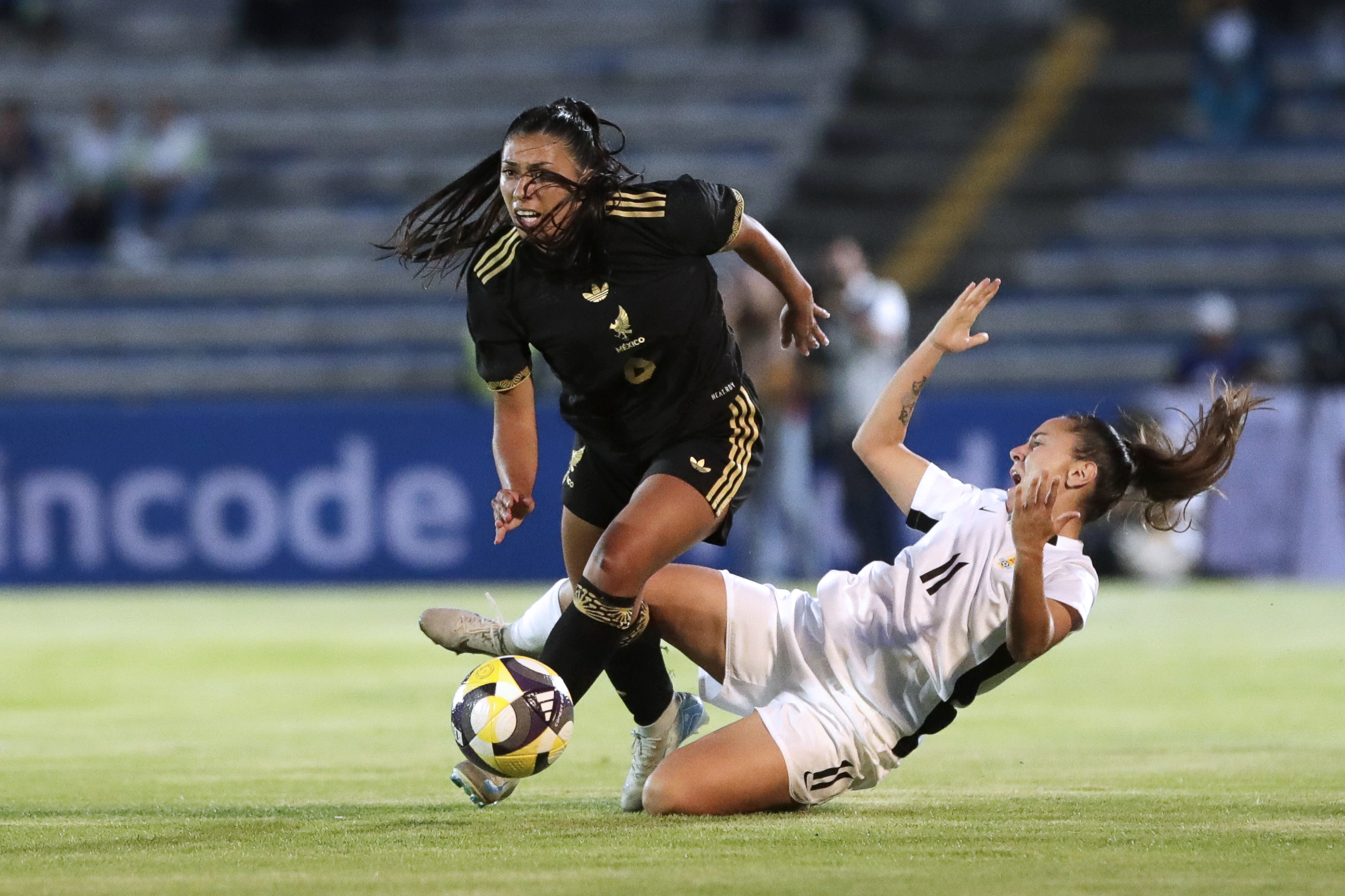 México Femenil deja ir el triunfo ante Uruguay en Puebla