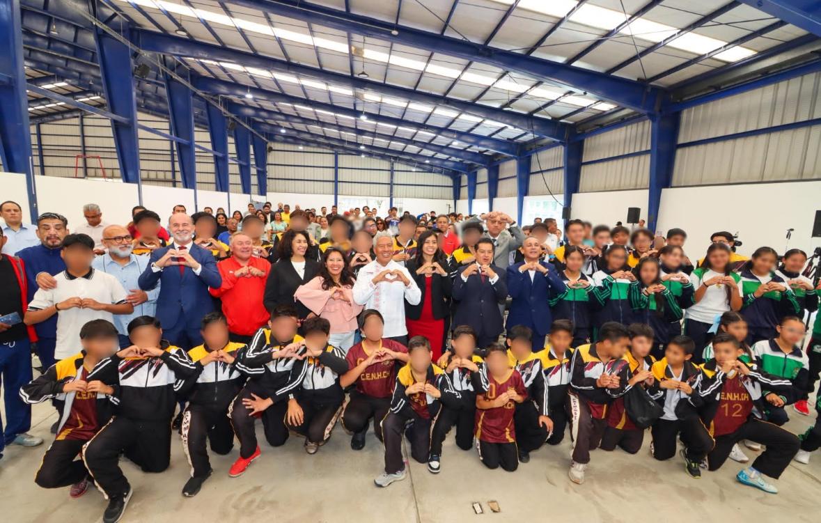Claudia Rivas imparte taller motivacional para atletas de Nacionales Escolares