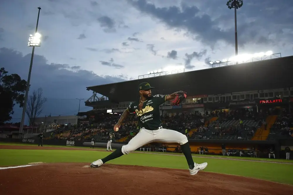 Pericos oficializa regreso de su lanzador estelar Vladimir Gutiérrez
