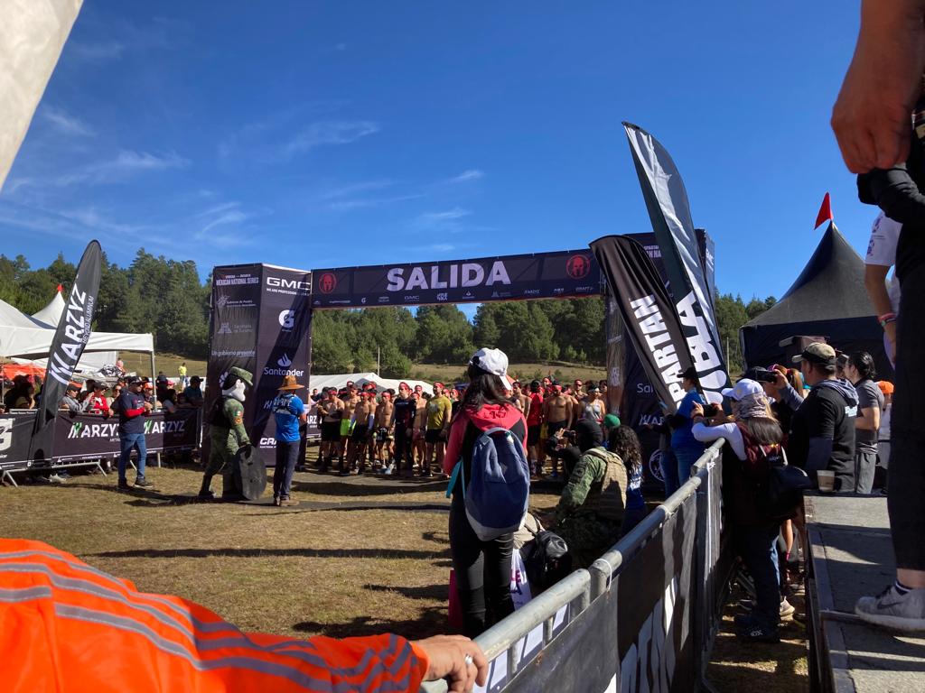 Exhibición de fuerza y resistencia en el Spartan Race de Zacatlán