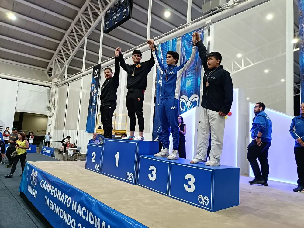 Limón y Rivera, campeones nacionales CONADEIP de Taekwondo