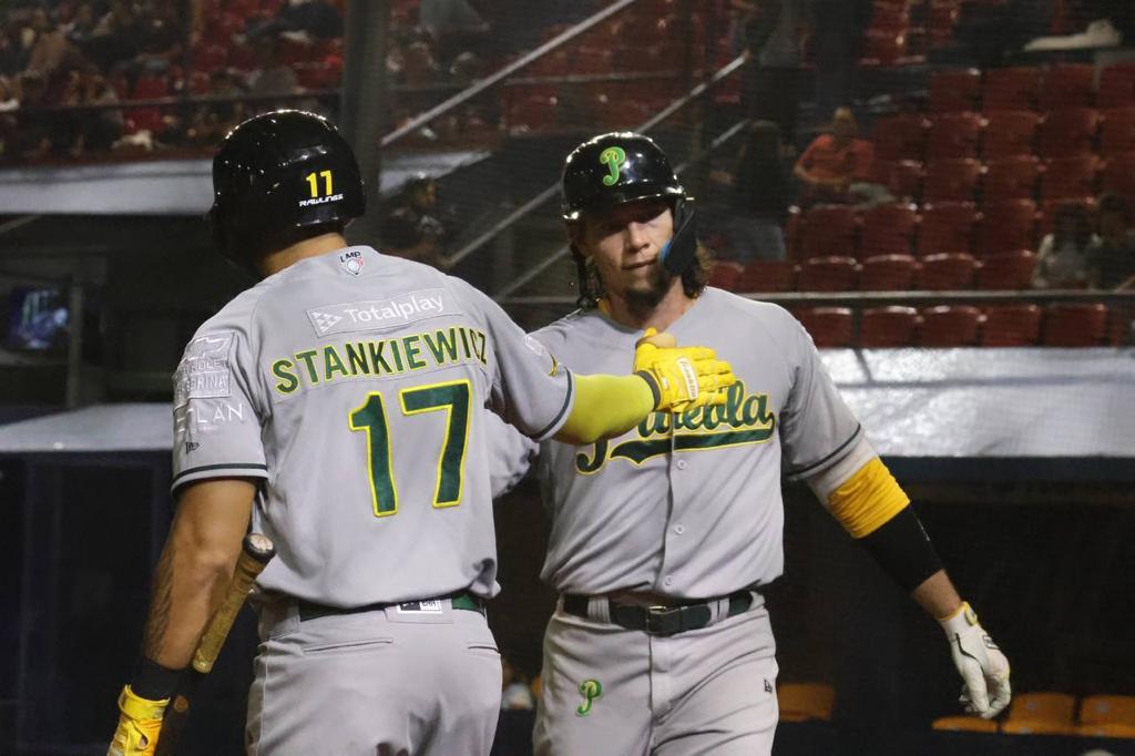 Pericos pega primero en serie ante Acereros de Monclova