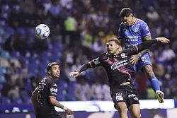Cruz Azul derrota al Club Puebla por la mínima en agónico juego
