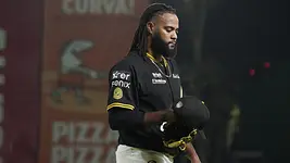 Tigres Quintana Roo castigan mala defensa pitcheo de Pericos