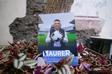 Con tremenda convocatoria, presenta Emilio Maurer su libro de memorias