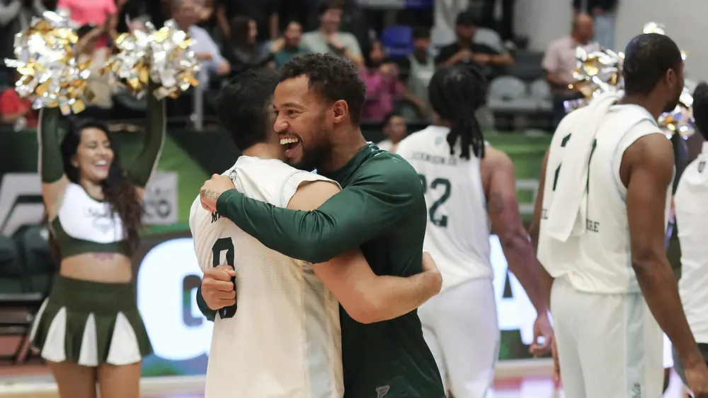 Rugieron Lobos Puebla con remontada y triple in extremis