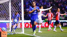 Cruz Azul termina con el invicto de Chivas
