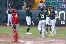 Pericos se ensaña con el Águila y se queda con la serie