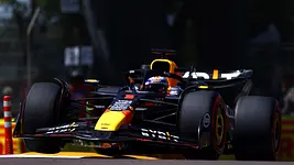“Checo” Pérez y Max Verstappen sufren en las prácticas del GP Italia