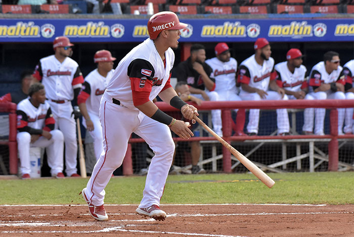 Pericos confirma a Yojhan Quevedo, cácher venezolano