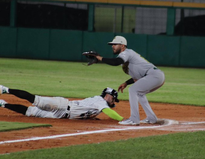 Llega la primera victoria de Pericos fuera de casa