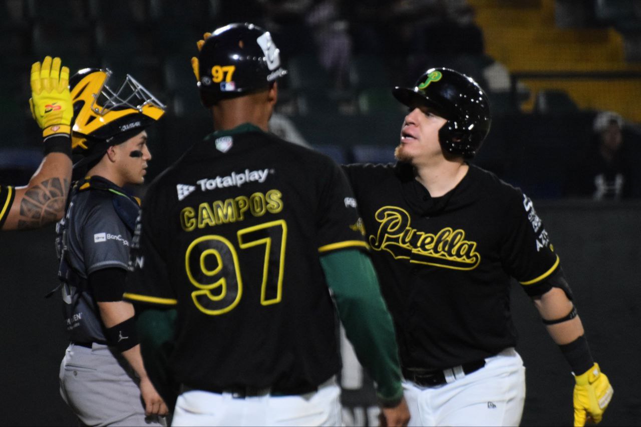 Rieleros saca la escoba y barre a Pericos