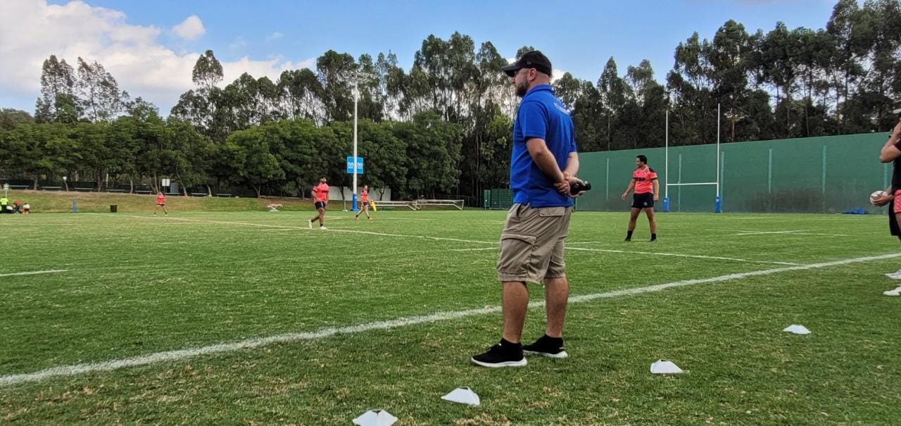 Toda una fiesta resultó el nacional de rugby 7’s de la Federación Mexicana, disputado este sábado en el Tecnológico de Monterrey campus Puebla.  La actividad comenzó con el anfitrión ganando con facilidad por 43 – 0 a Legión de Cuervos, lo que le valió a los Borregos para alcanzar las semifinales a pesar de caer en su segundo encuentro de la jornada por 26 a 14 ante los Lobos de Guadalajara.  El resto de los resultados de la primera fase en la rama varonil, fueron los siguientes: Pumas 21 – 14 Roosters; Lobos 34 – 0 Legión de Cuervos; Roosters 26 – 0 Espartanos; Pumas 24 – 0 Espartanos  De esta forma quedó echada la suerte y definido el cruce de las semifinales que se disputaron con dos tremendos choques: Lobos vs. Roosters y Pumas vs. Borregos.  En la semifinal 1, los Lobos de Guadalajara vencieron por 33 a 5 a los Roosters, mientras que en la semifinal 2, el Tec Puebla sucumbió ante los Pumas por 24 a 5.  Por su parte, Legión de Cuervos y Espartanos de Colima se enfrentaron en el partido por el 5° y 6° puesto, con victoria para la Legión de Cuervos por 21 a 0.  En el encuentro por el tercer lugar los Borregos del Tecnológico de Monterrey campus Puebla perdieron ante los Roosters de Querétaro por 12 a 7, quedándose con el cuarto lugar nacional en rugby 7’s de la Federación Mexicana.  Mientras que en la gran final, los Pumas de la UNAM se llevaron la victoria por 21 a 14, proclamándose campeones 2022 del rugby 7’s en la Federación Mexicana.  En la rama femenil, los resultados fueron los siguientes: Pumas 41 – 0 Lobos BUAP; Legión de Cuervos 15 – 12 Lobos Guadalajara; Legión de Cuervos 10 – 12 Cumiyais; Lobos 27 – 7 Lobos BUAP; Pumas 27 – 5 Cumiyais; Legión de Cuervos 19 – 5 Lobos BUAP; Cumiyais 42 - 0 Lobos BUAP; Lobos Guadalajara 0 – 34 Pumas; Lobos 19 – Cumiyais 24; Legión de Cuervos 17 – Pumas 34  Con estos resultados, la clasificación femenil tuvo en el pódium a Pumas, Cumiyais y Legión de Cuervos, en primero, segundo y tercer lugar, respectivamente.