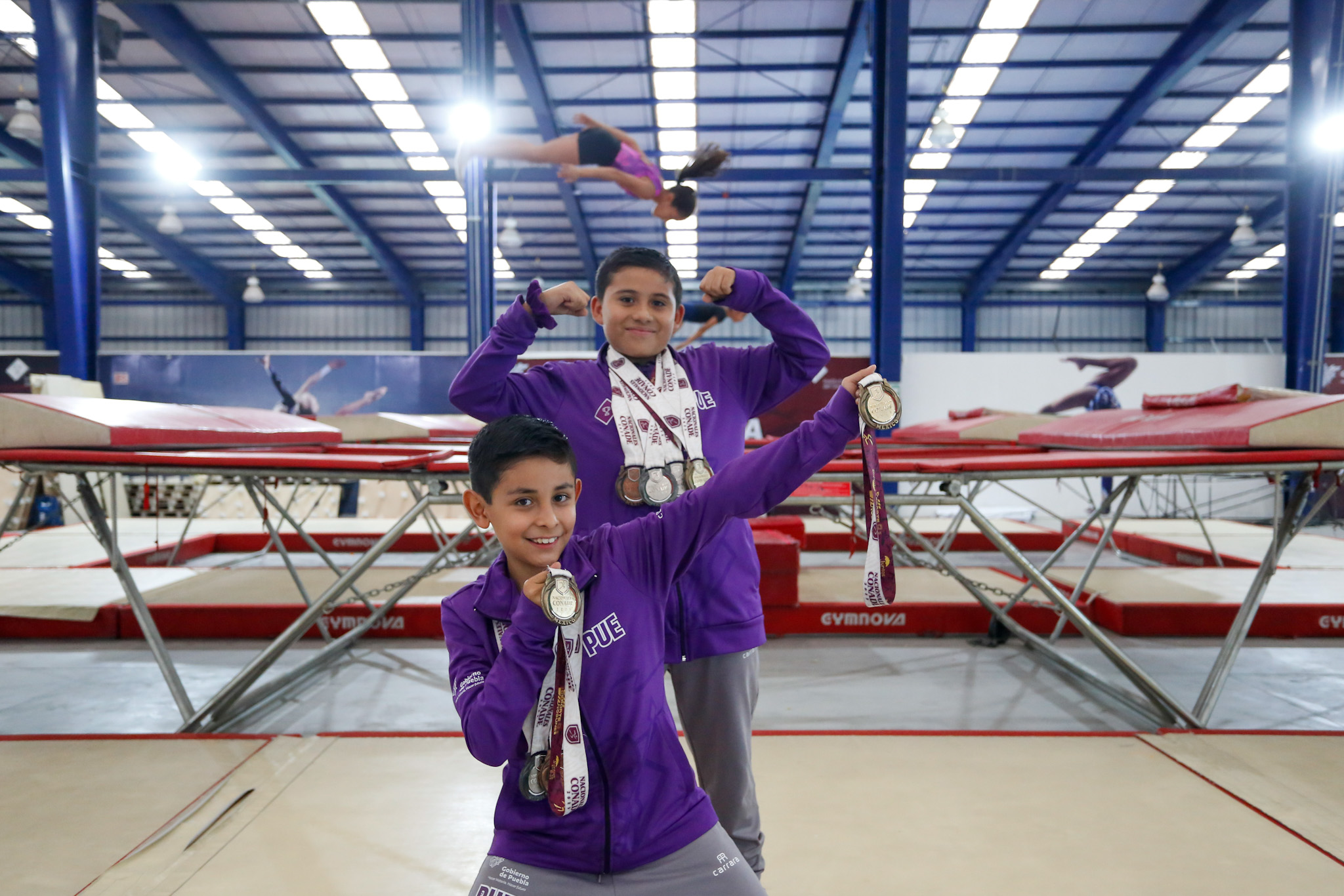 Comerse al mundo, objetivo de medallistas de gimnasia de trampolín