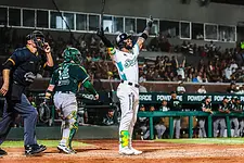 Poblano Édgar Torres debuta con Pericos; relevo arruina una joya monticular