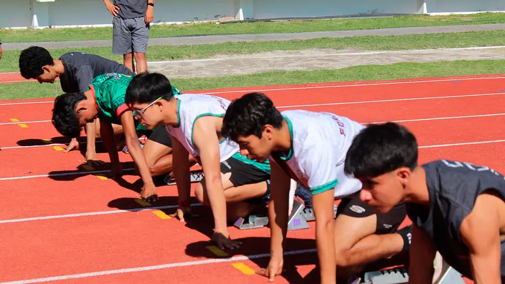 Estudiantes de la UDEP suben al podio de Atletismo
