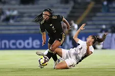 México Femenil deja ir el triunfo ante Uruguay en Puebla