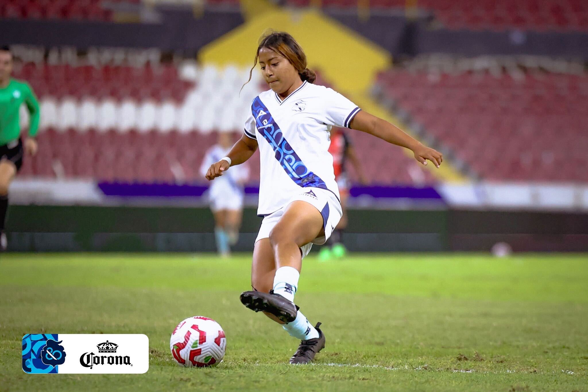 Vania Morón, el primer debut en la era Carlos Morales