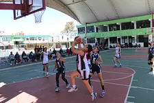 Canguros COS de baloncesto alza la mano en el Nacional Juvenil A de Conadeip