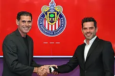 Chivas presenta a Gago como su nuevo DT