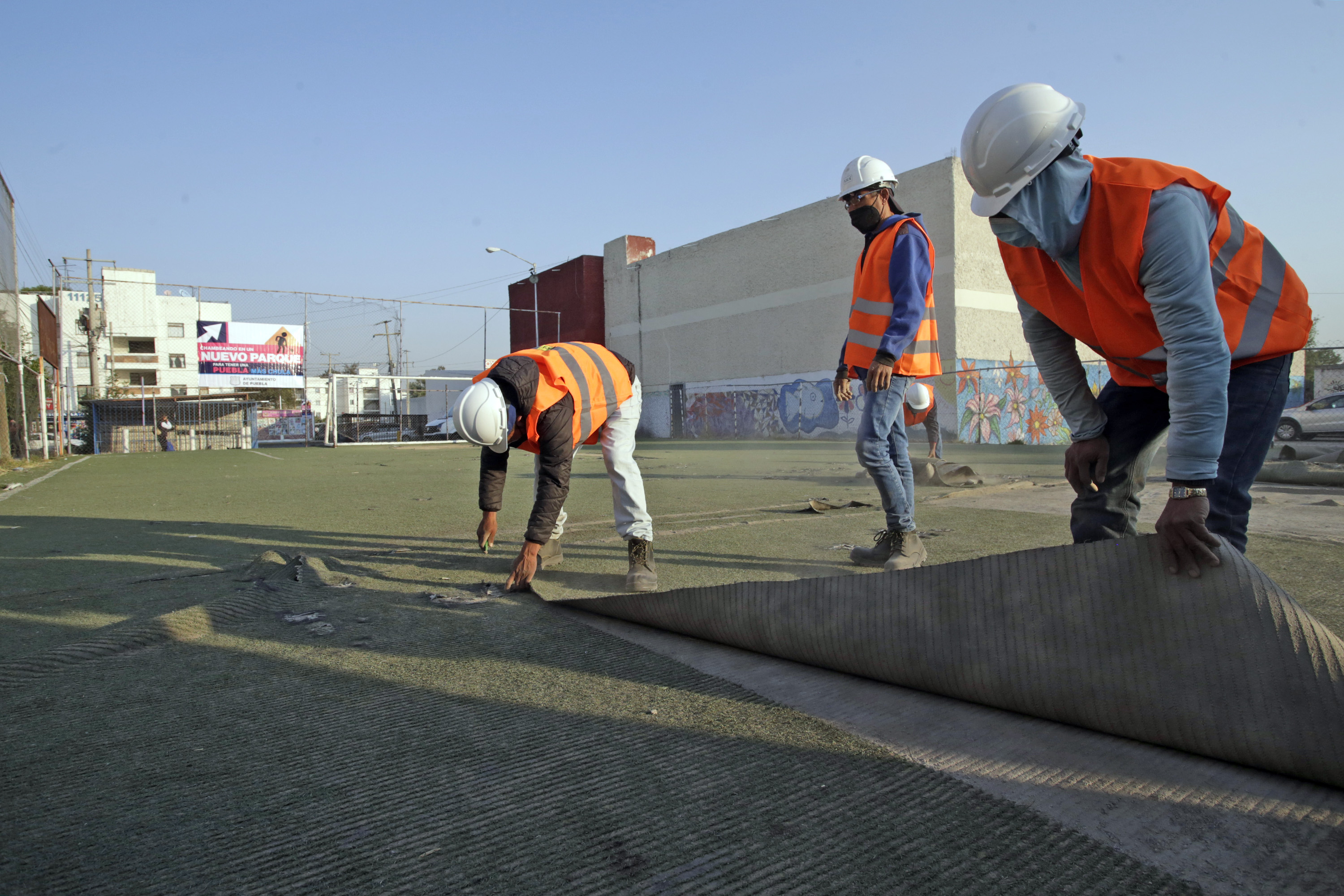 Ayuntamiento renovará cinco canchas deportivas con pasto sintético