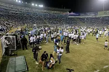 Estampida en El Cuscatlán deja 12 muertos y 100 heridos