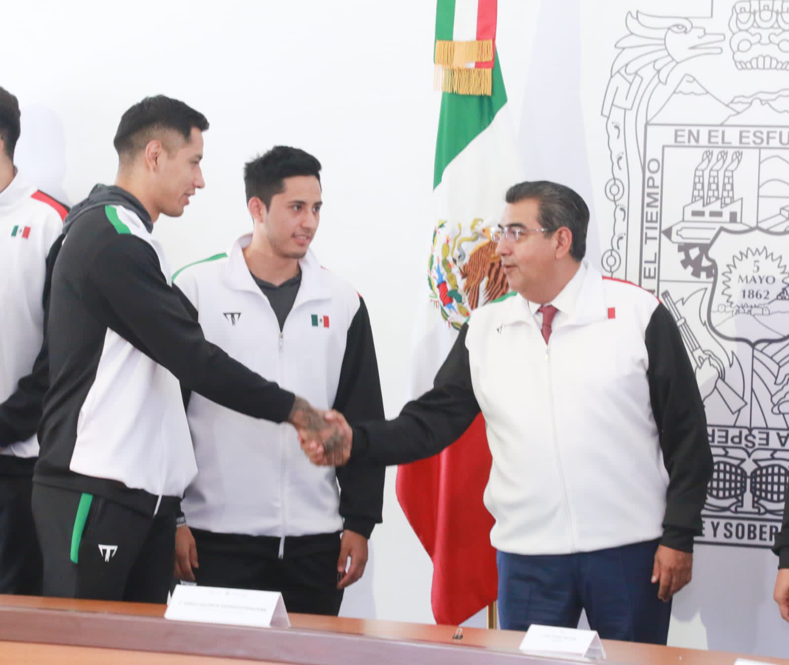 Dan cariñosa bienvenida el Tri de básquetbol