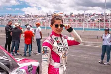 En Los Ángeles, Regina Sirvent hace historia en NASCAR